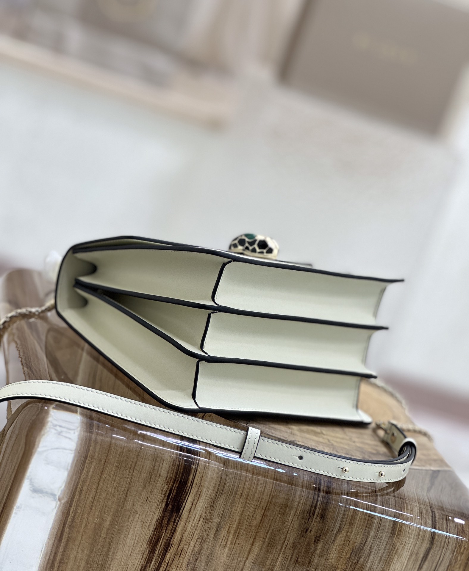 Handbags Bvlgari 38329 size:18*16*9 cm - vstockx