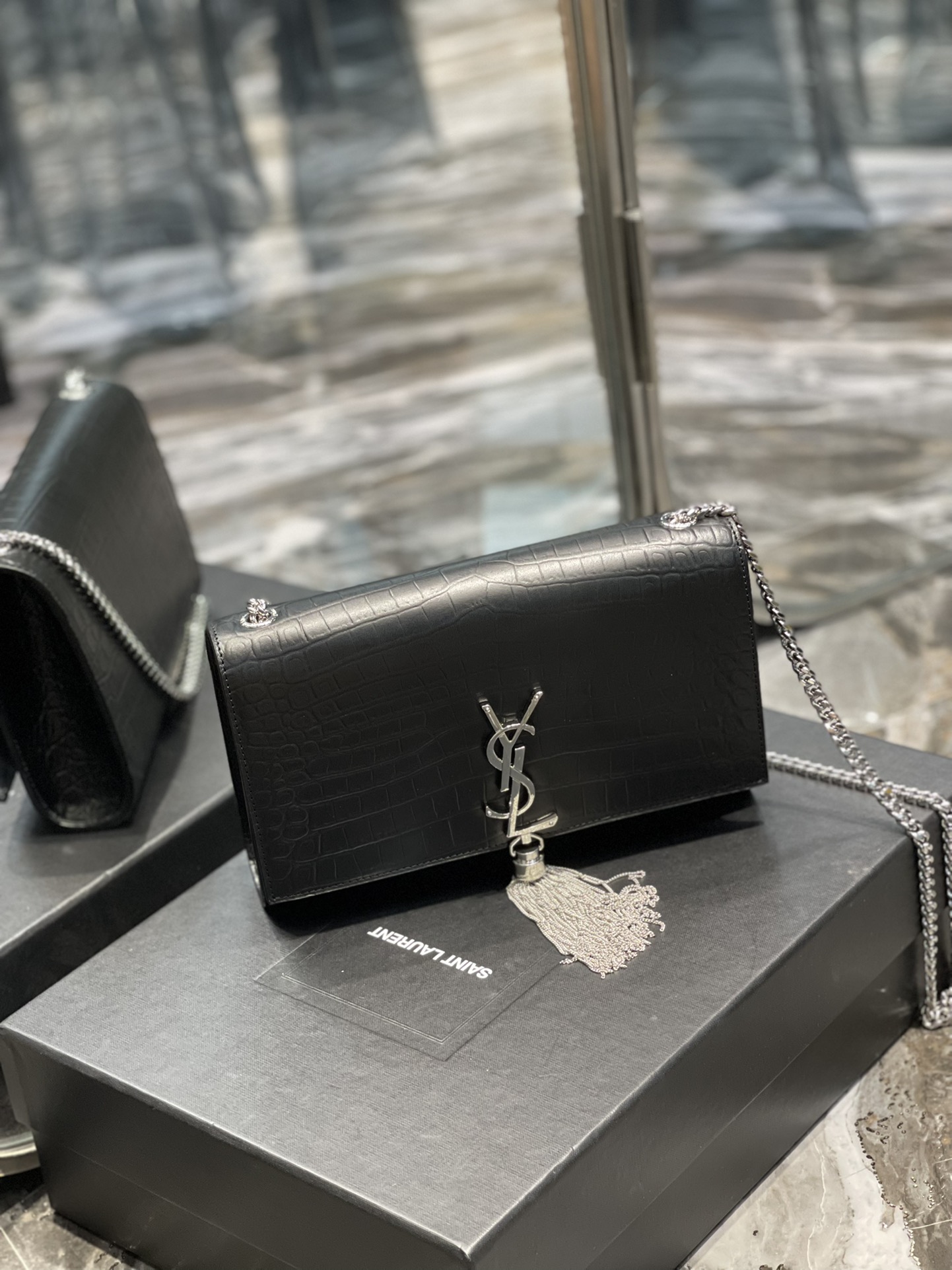 Handbags SAINT LAURENT 354119 size 24x14.5x5 cm - vstockx