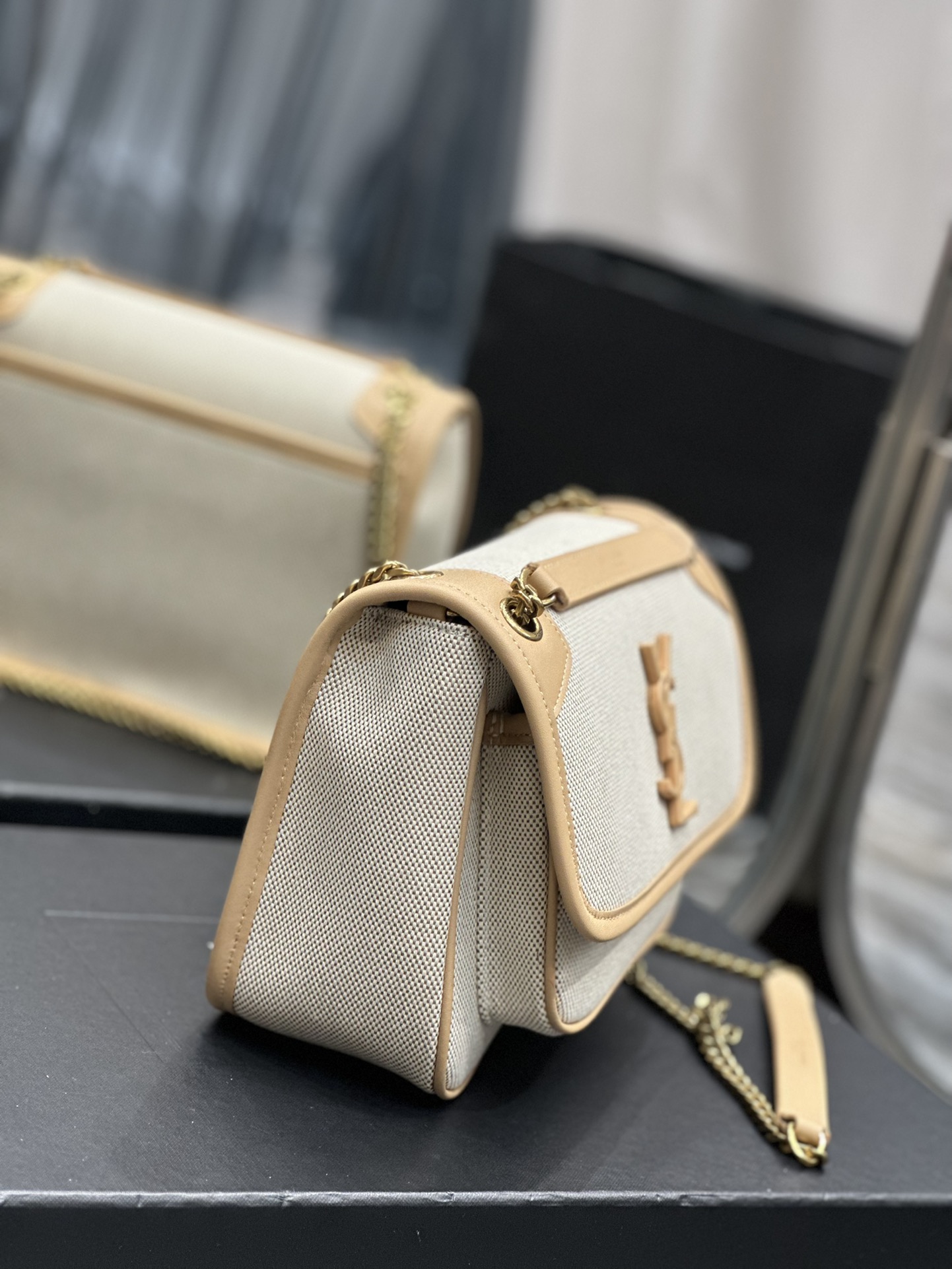 Handbags SAINT LAURENT 533037 size 22x16.5x7.5 cm - vstockx