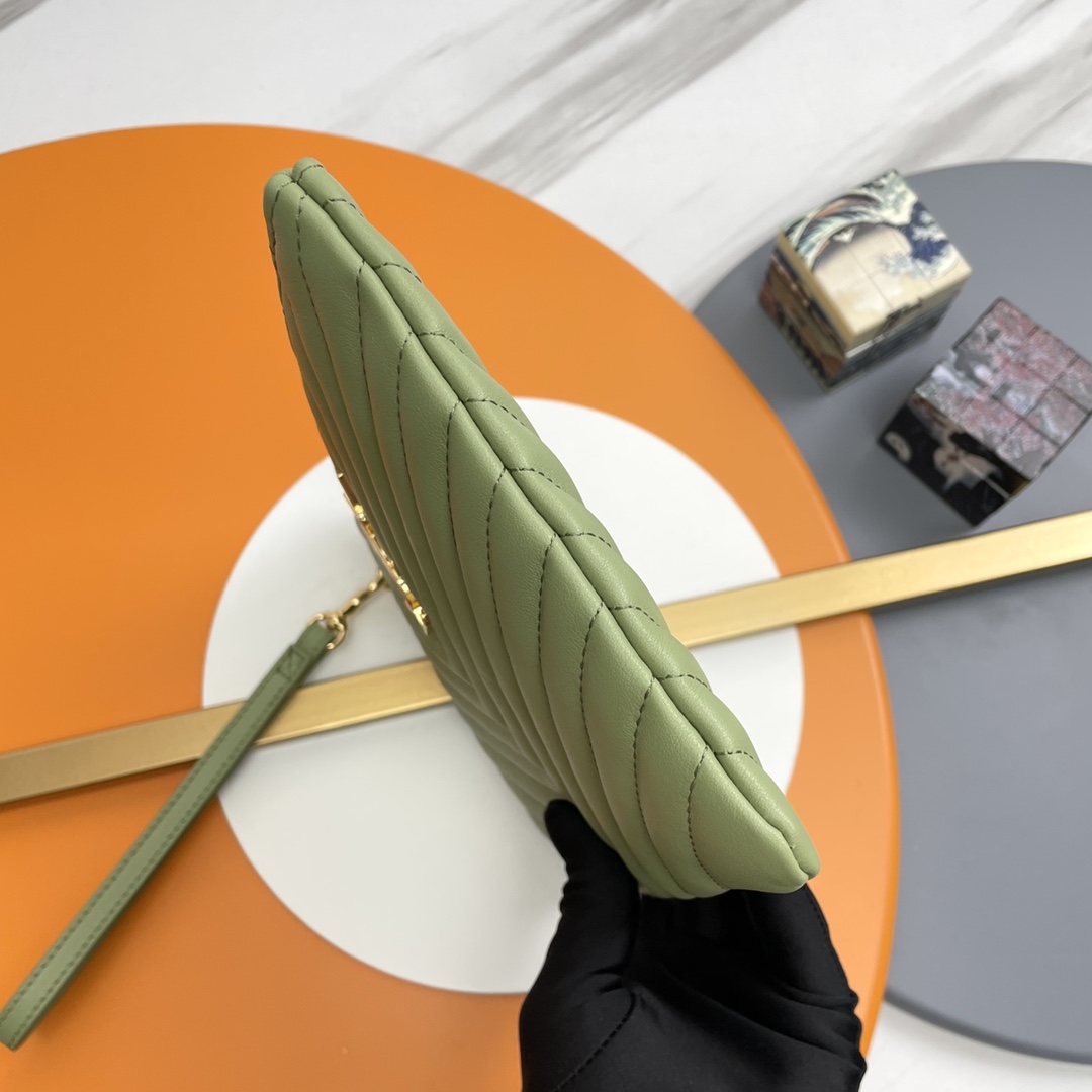 Handbags SAINT LAURENT 379039 size 24  17.5  1.5 cm - vstockx