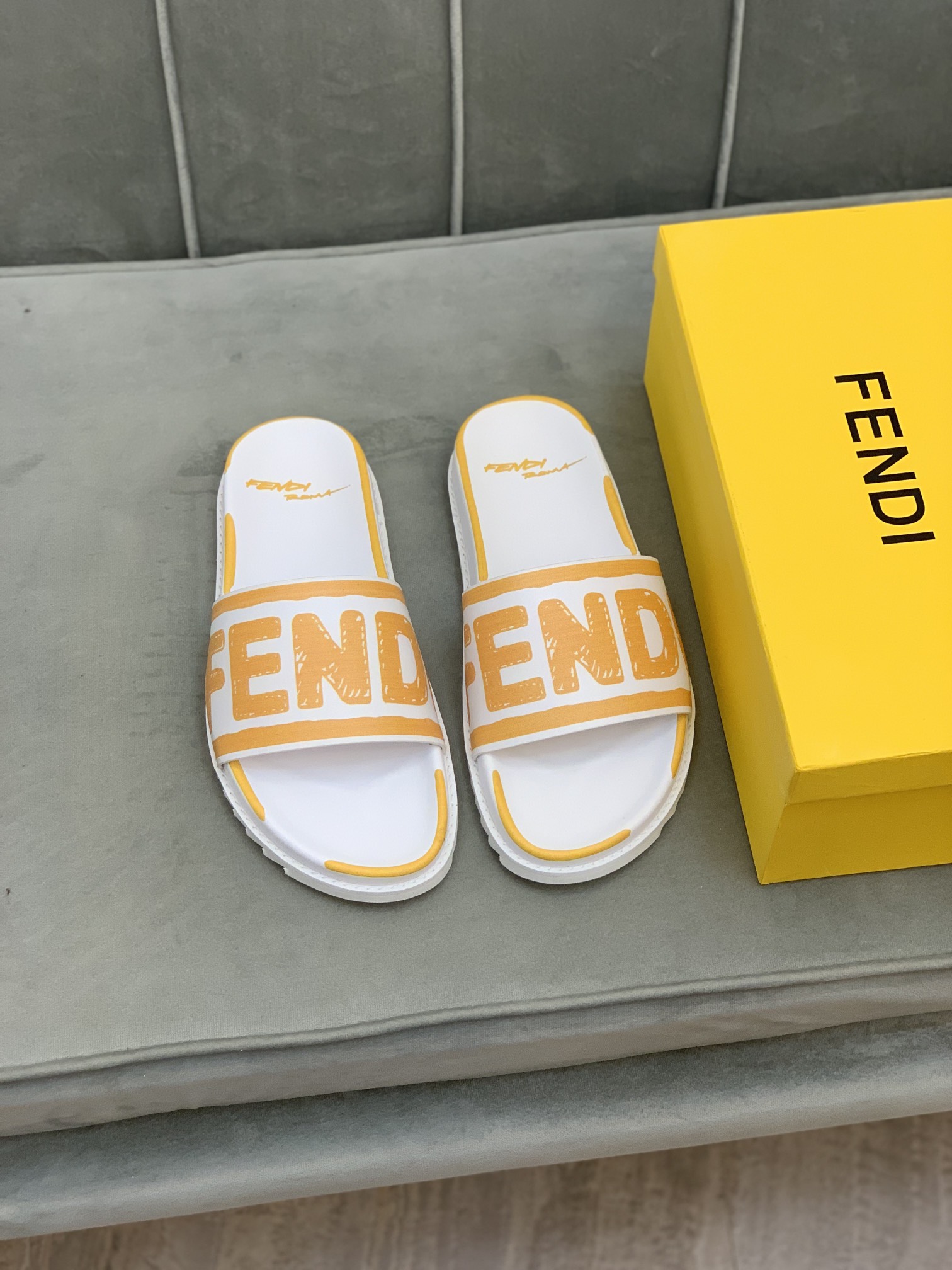 Fendi Slides 15 - vstockx