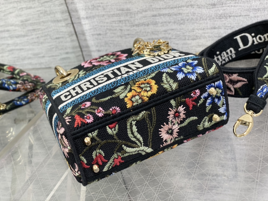 Handbag Dior size 17*7*15 cm - vstockx