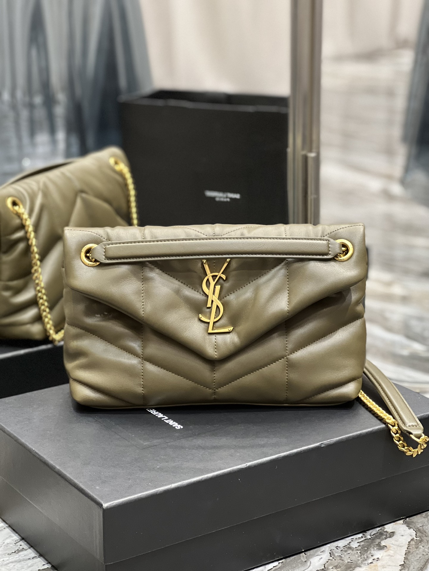 Handbags SAINT LAURENT 577476 size 29x17x11 cm - vstockx