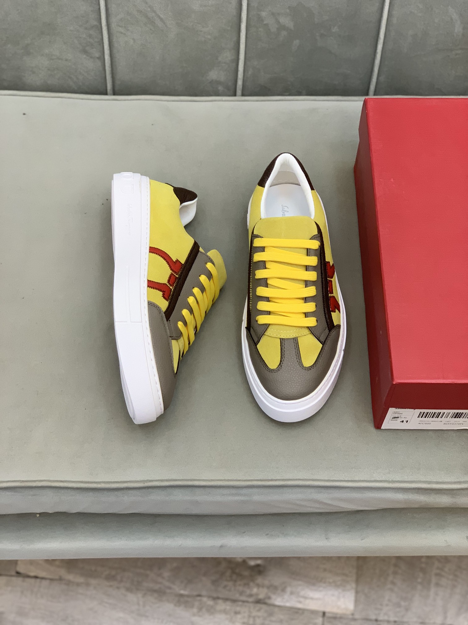 Salvatore Ferragamo Gancini Sneaker 12 - vstockx