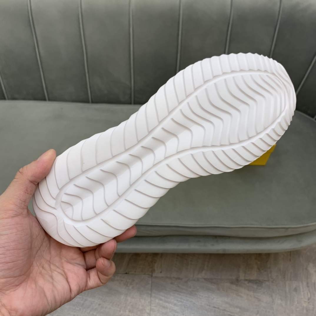Fendi Low Top Sneakers 1 - vstockx