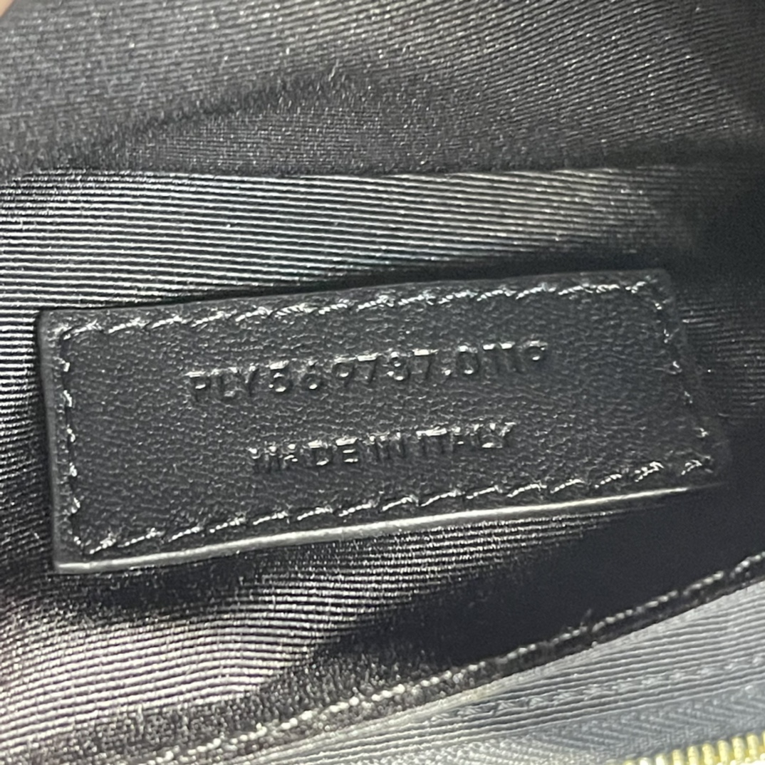 Handbags SAINT LAURENT 569737 size 25  14  3.5 cm - vstockx