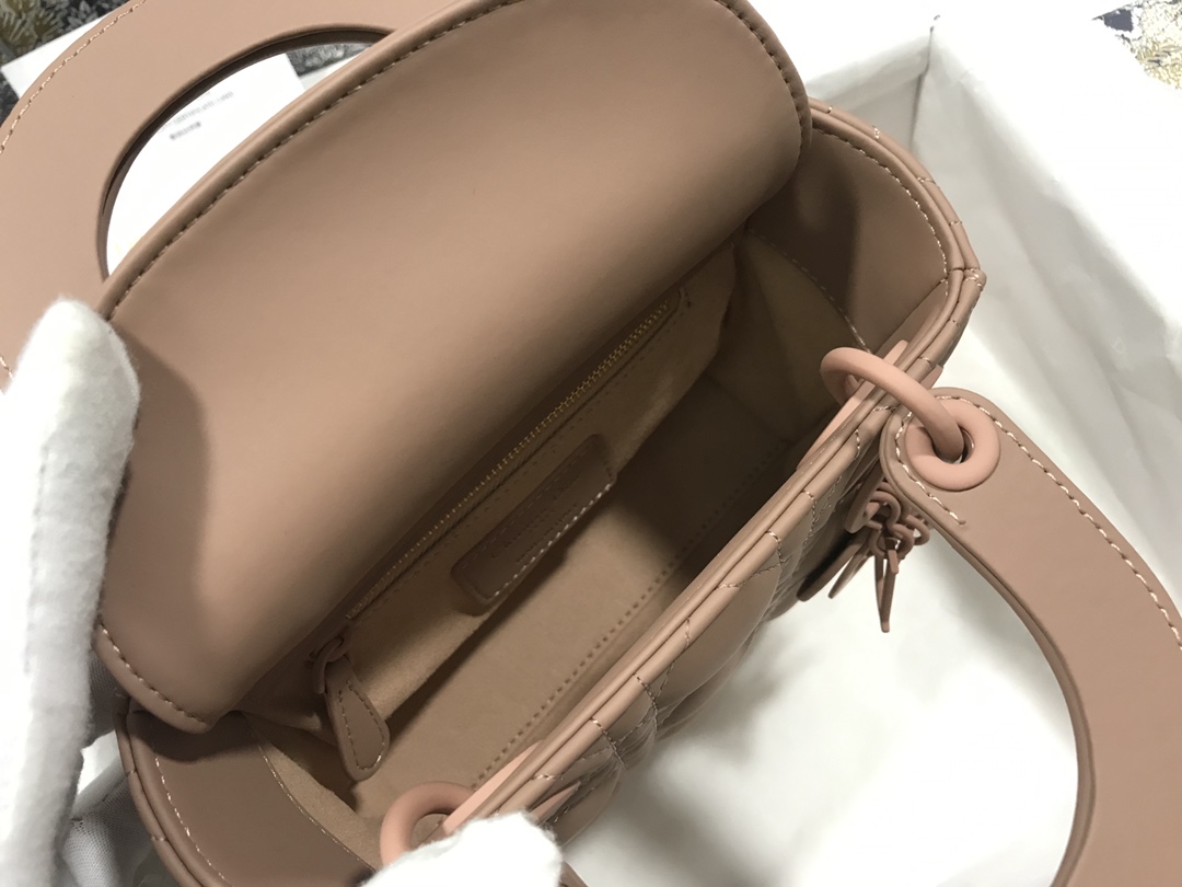 Handbag Dior M0505 size 17 x 15 x 7 cm - vstockx