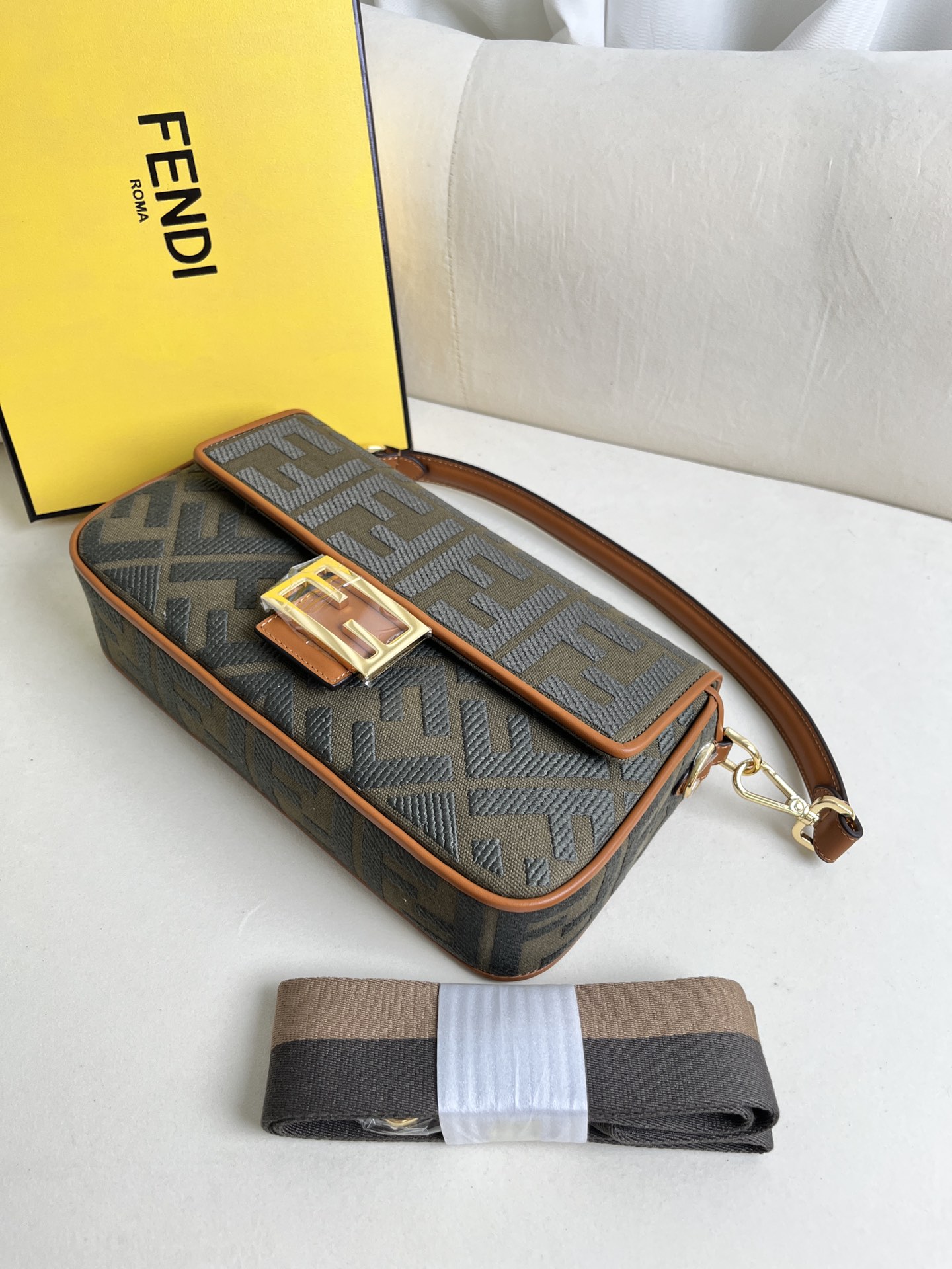 handbags FENDI 0159 size:26*5*15cm - vstockx