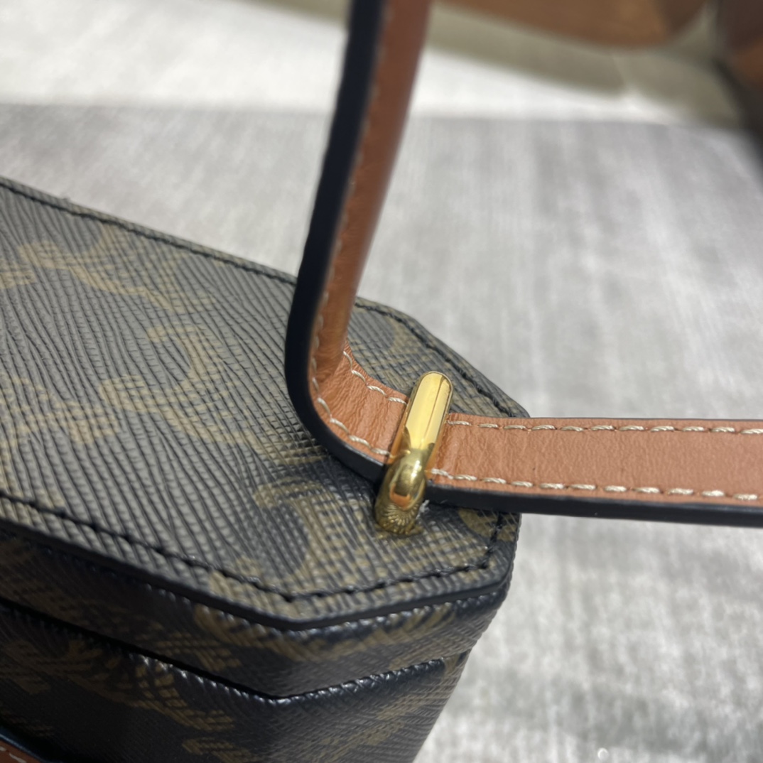 Handbags CELIN LOCK TRIOMPHE 199602 size:11 X 10 X 5 cm - vstockx