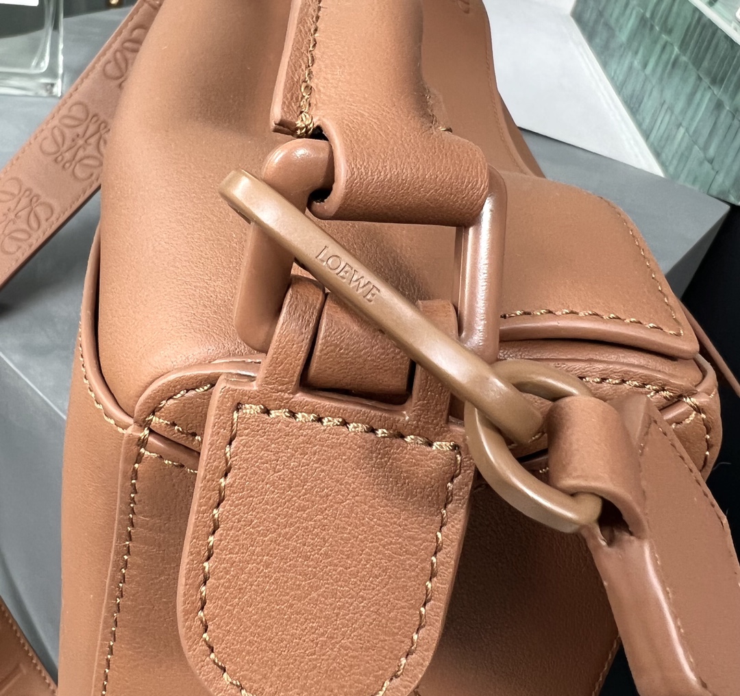 Handbags LOEWE  size:24-16.5-10.5 cm - vstockx