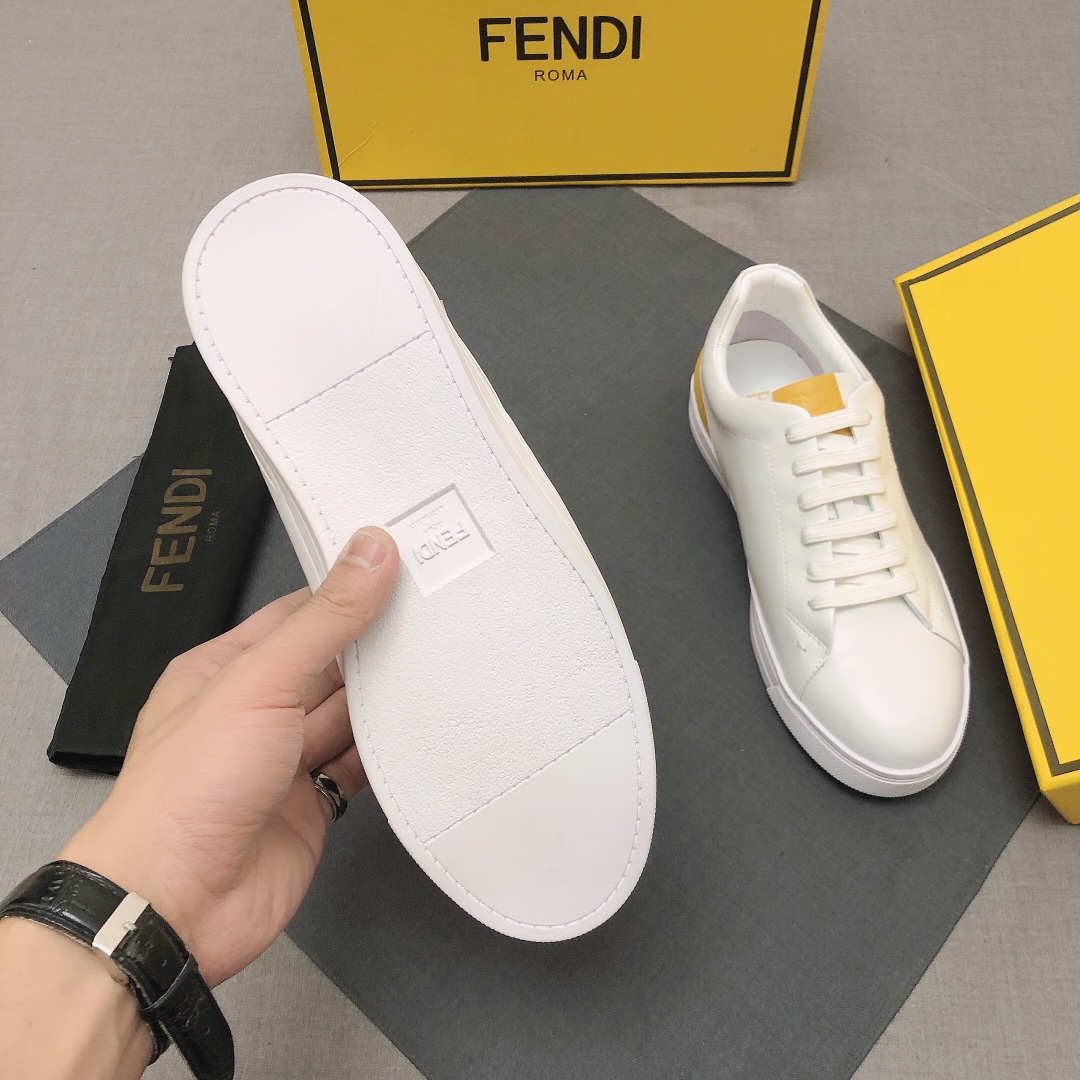 Fendi Low Top Sneakers 21 - vstockx