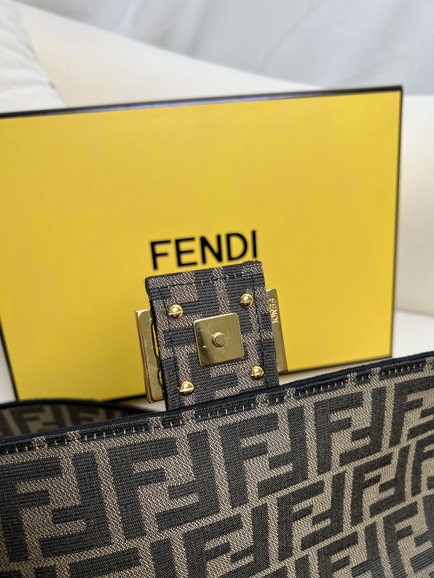 handbags FENDI 8BR600 size:27*15*6cm - vstockx