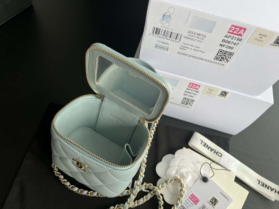 Handbag Chanel AP2198 size 11cmx8.5cmx7 cm - vstockx