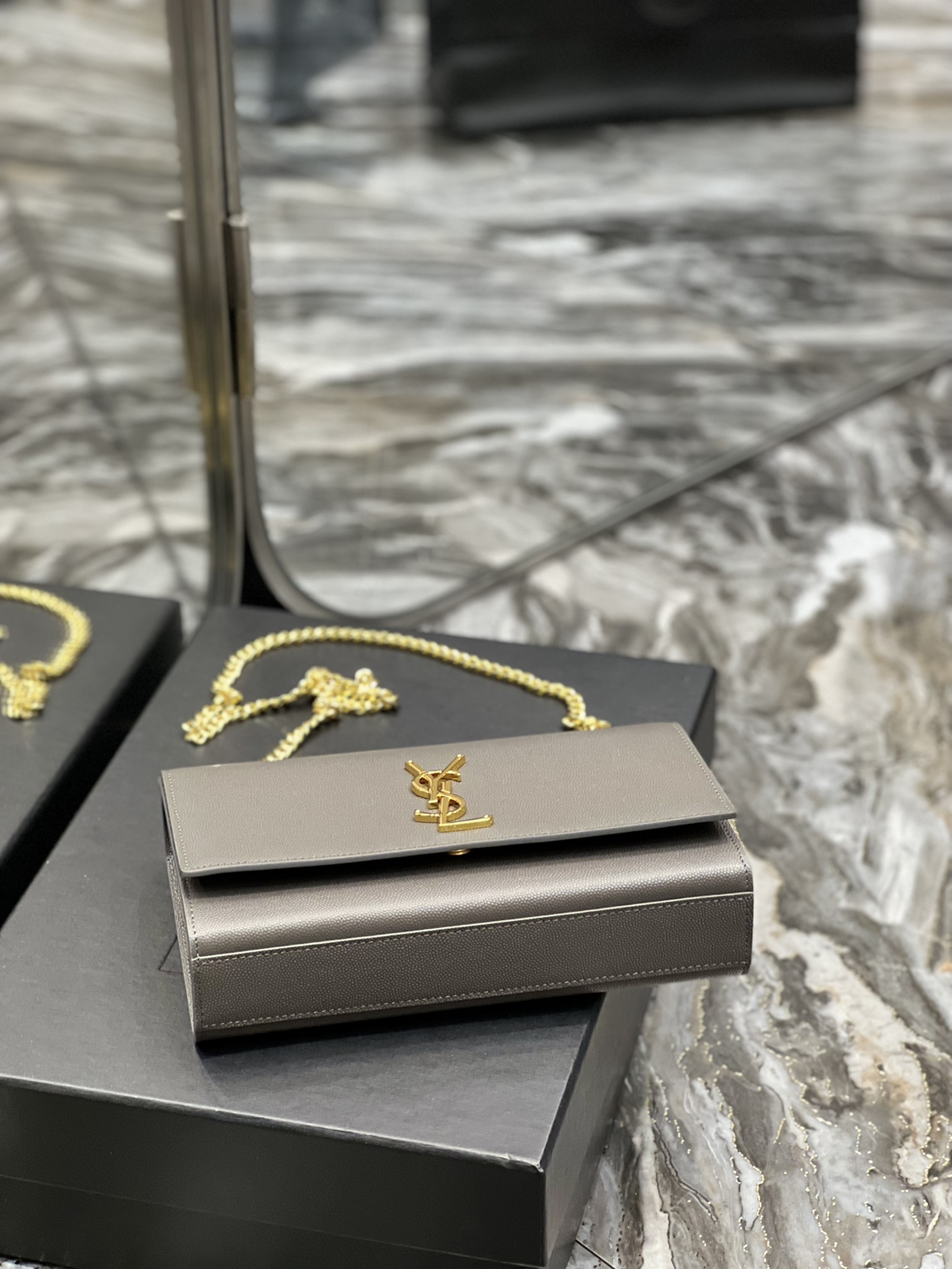 Handbags SAINT LAURENT 364021 size 24x14.5x5 cm - vstockx