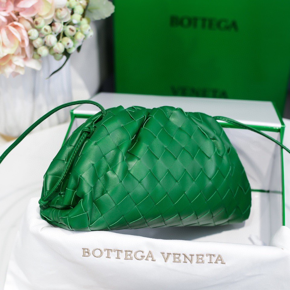 handbags Bottega Veneta The pouch size:23*13*8 - vstockx