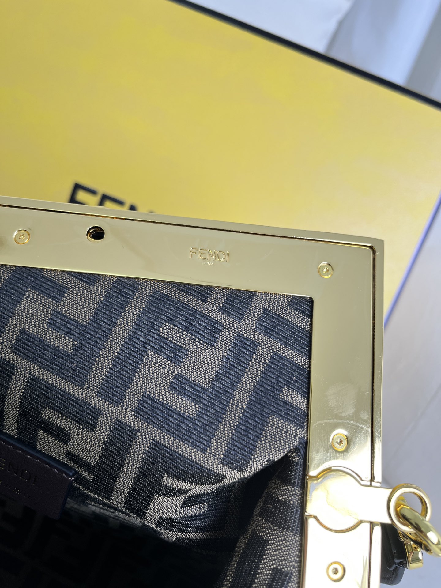 handbags FENDI 209 size:32.5*15*23.5cm - vstockx