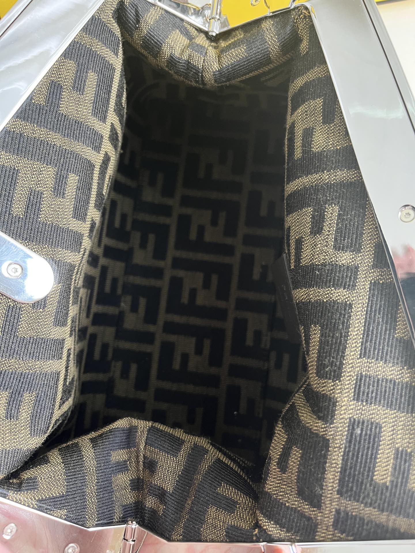 handbags FENDI 129 size:26 - vstockx