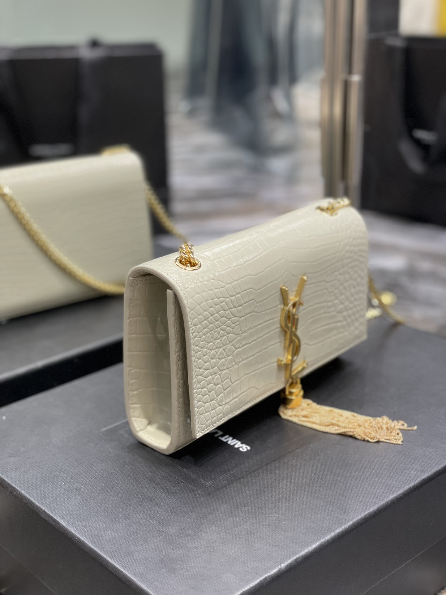 Handbags SAINT LAURENT 469390 size 20x13.5x5.5 cm - vstockx