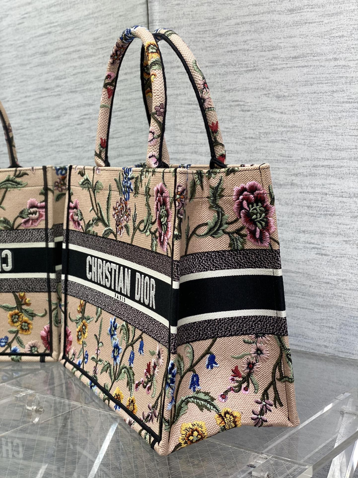 Handbag Dior size 36*18*28 cm - vstockx