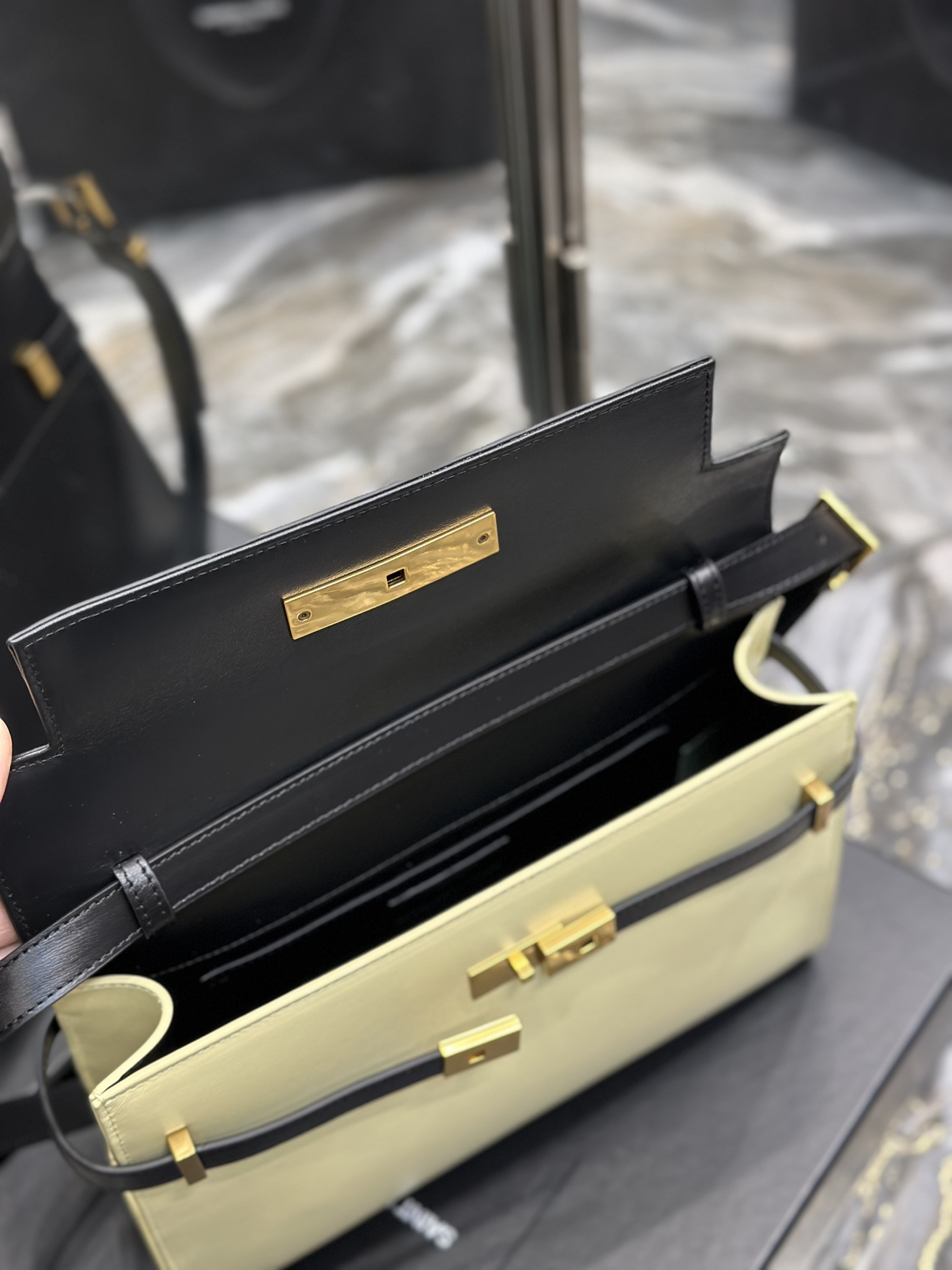 Handbags SAINT LAURENT 675626 size 24x17.5x6 cm - vstockx