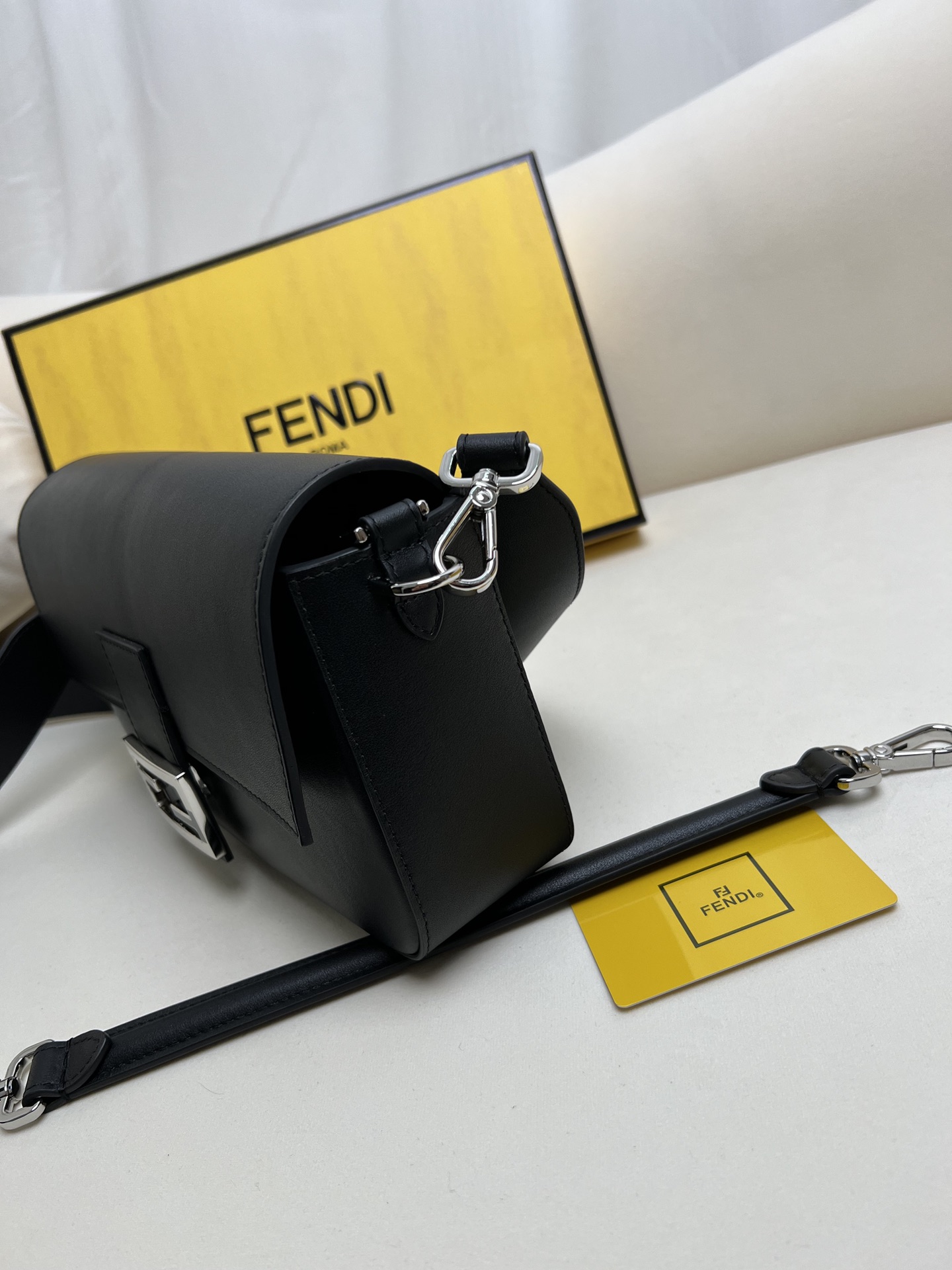 handbags FENDI 5012 size:26*5*15cm - vstockx