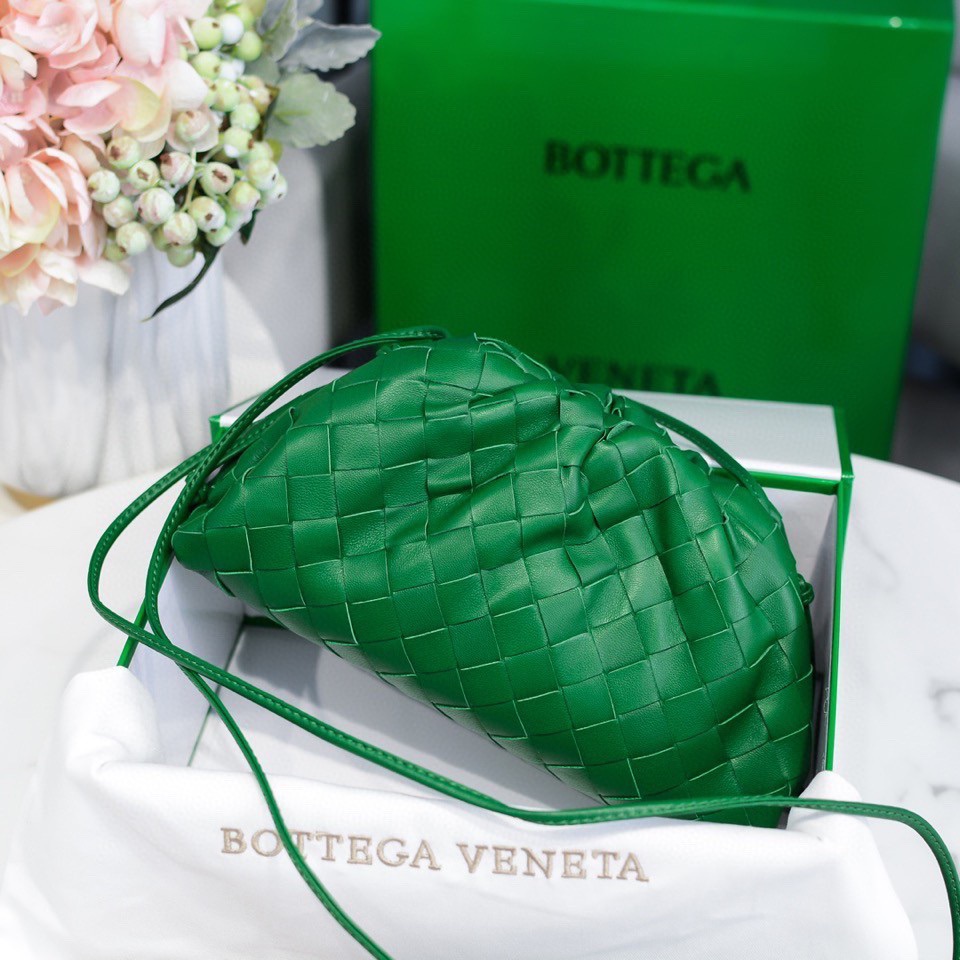 handbags Bottega Veneta The pouch size:23*13*8 - vstockx