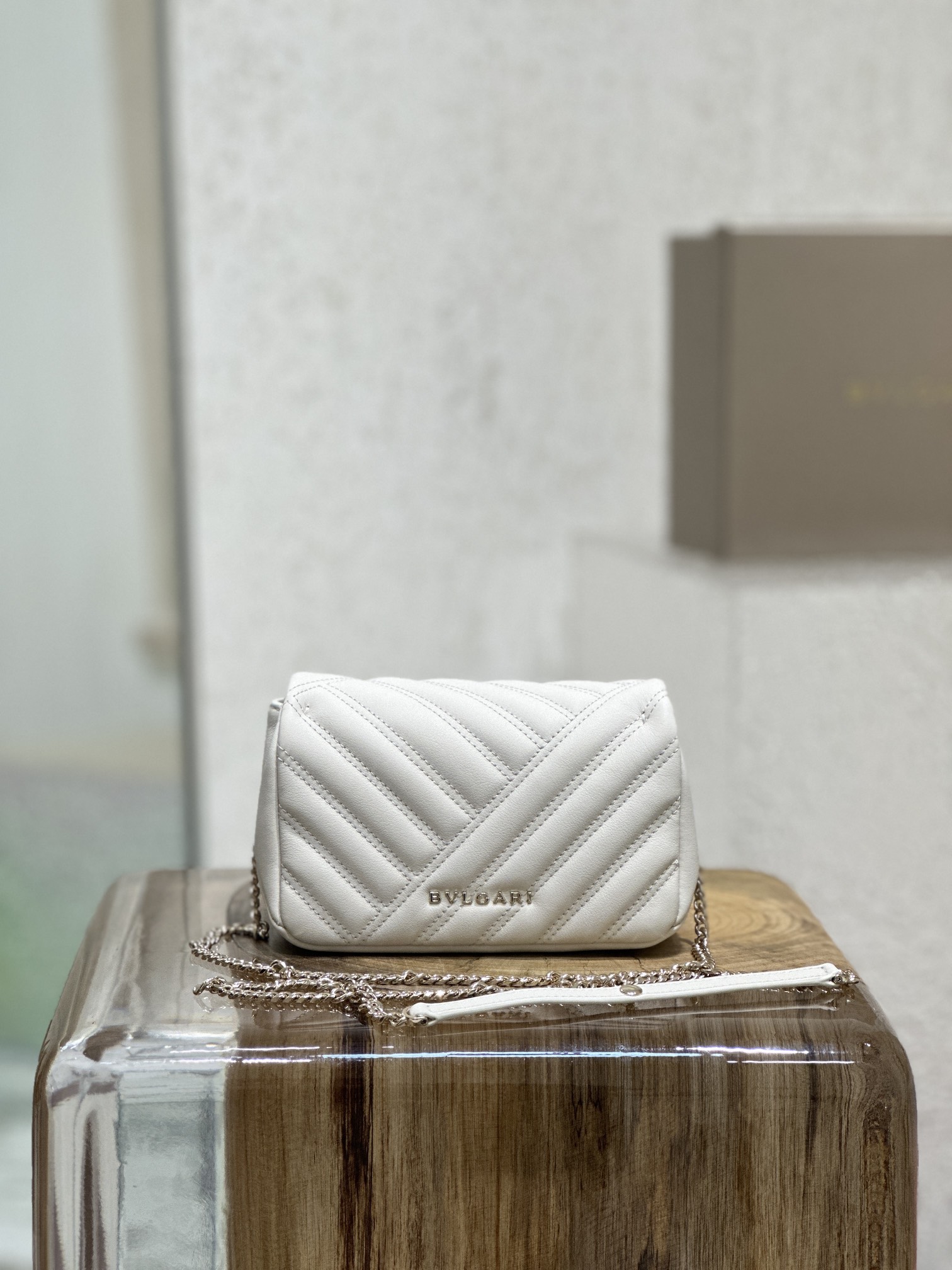 Handbags Bvlgari 288706 size:17*11*5 cm - vstockx