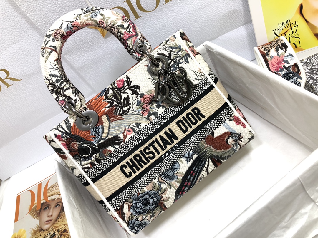 Handbag Dior M0565 size 24 x 20 x 11 cm - vstockx