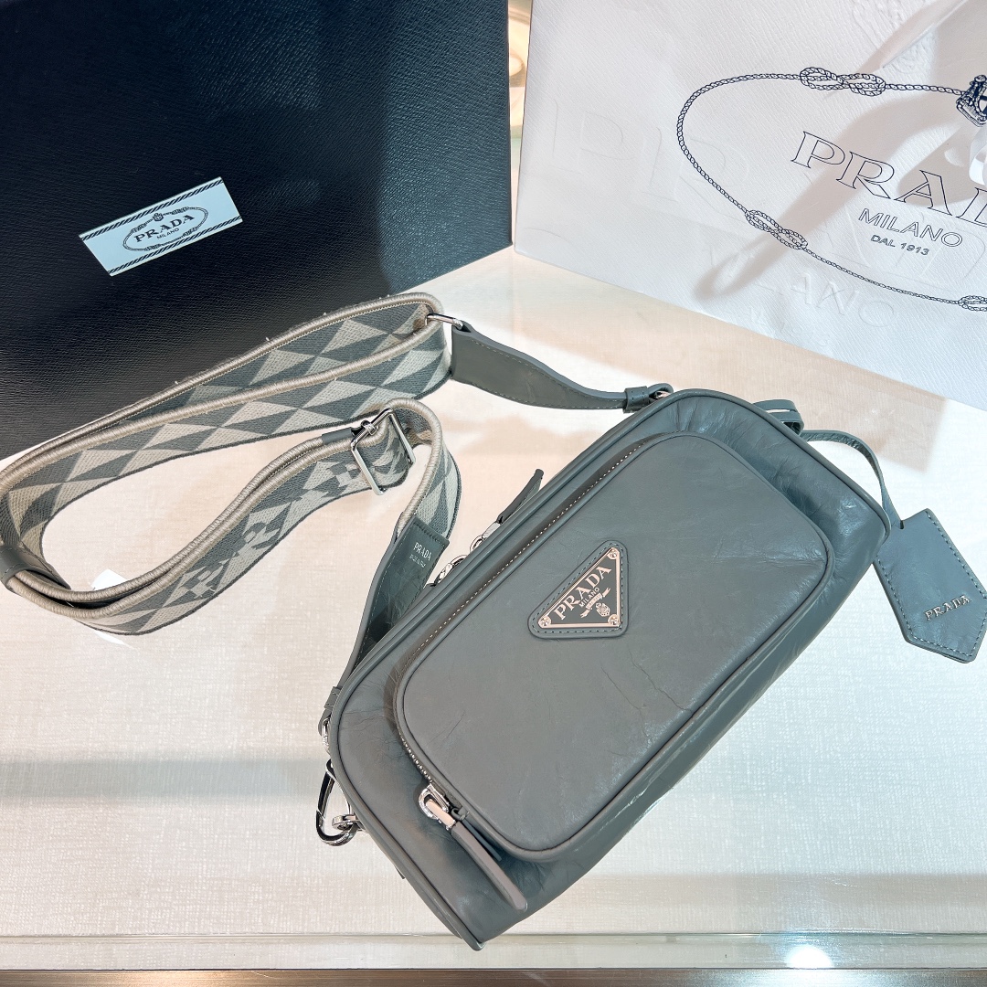 handbags prada 1BH198 22*10.5*7 - vstockx