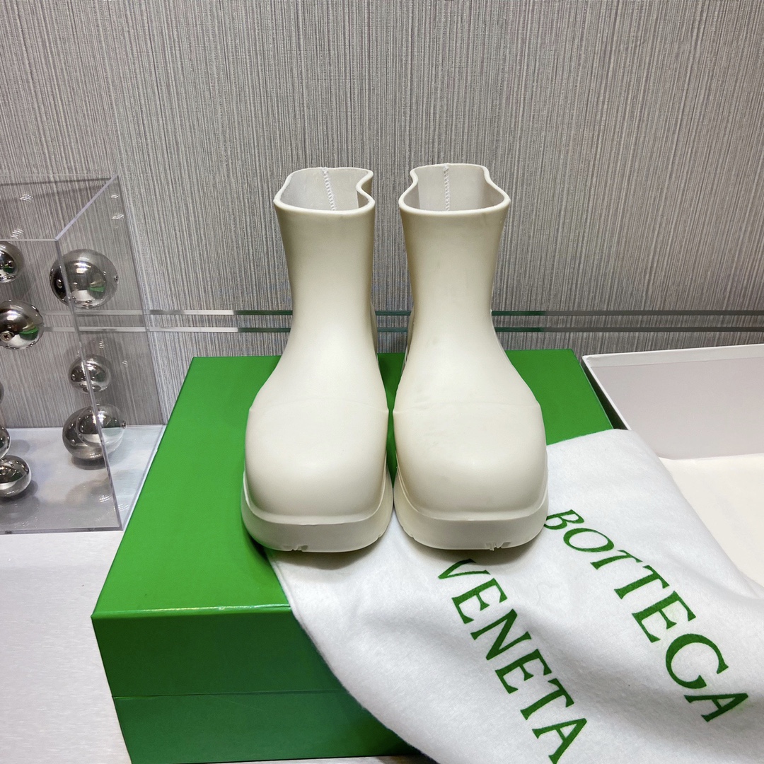 Bottega Veneta Boots 21 - vstockx