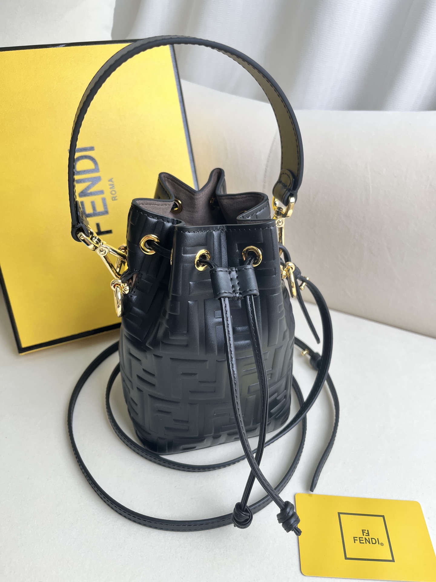 handbags FENDI 226 size:12*18*10cm - vstockx