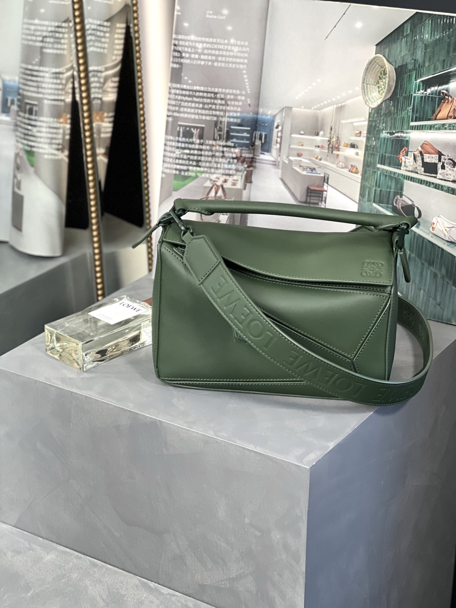 Handbags LOEWE  size:24-16.5-10.5 cm - vstockx