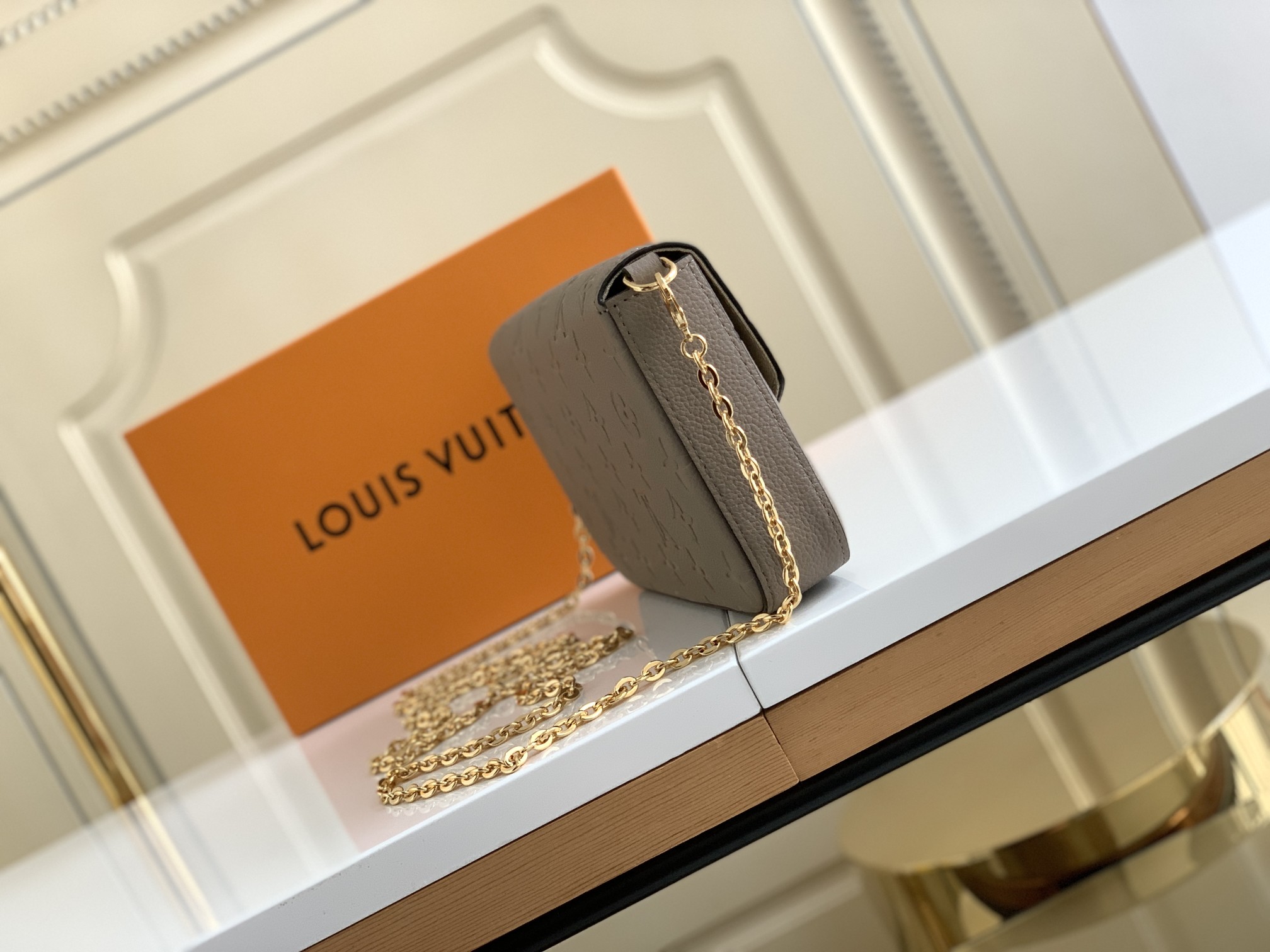 Handbag Louis Vuitton M68697 size 21  12  3 cm - vstockx