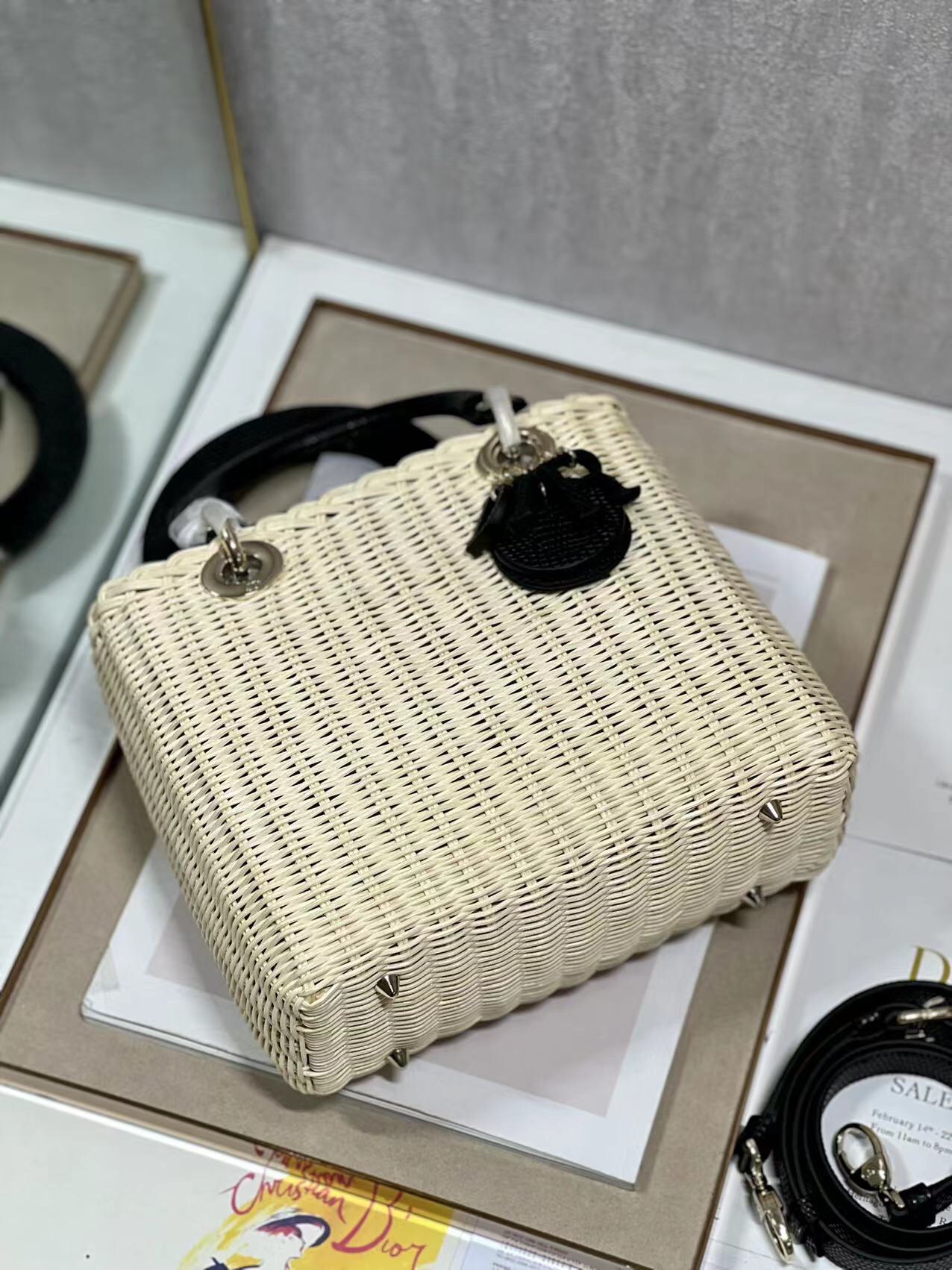 Handbag Dior 9989 size 24  20  11 cm - vstockx