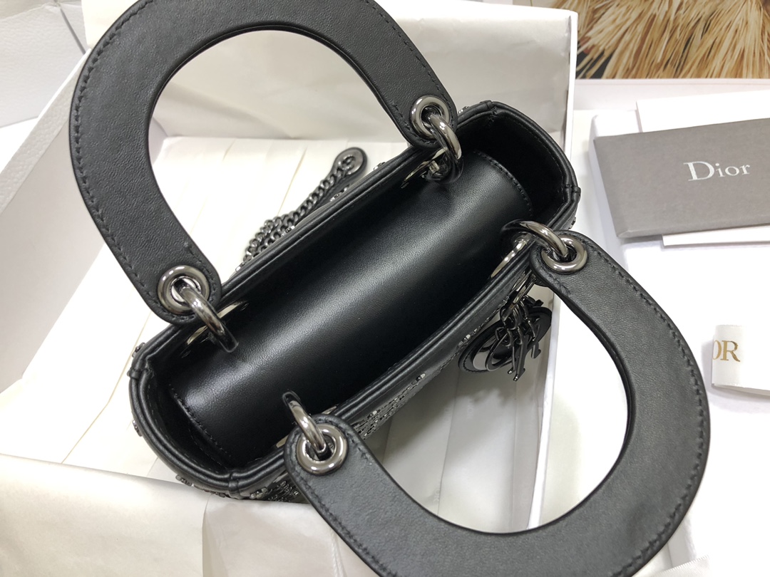 Handbag Dior M0505 size 17 x 15 x 7 cm - vstockx