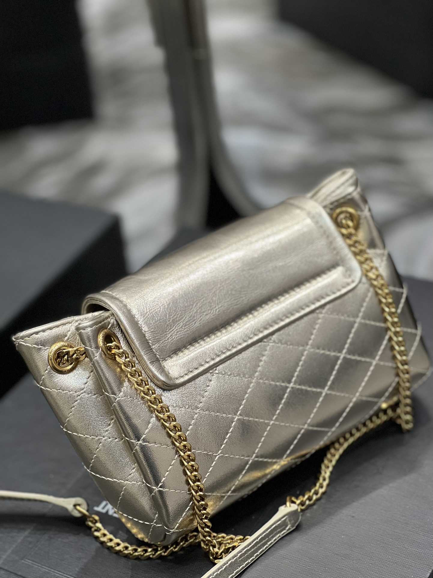 Handbags SAINT LAURENT 672738 size 18x13x6 cm - vstockx