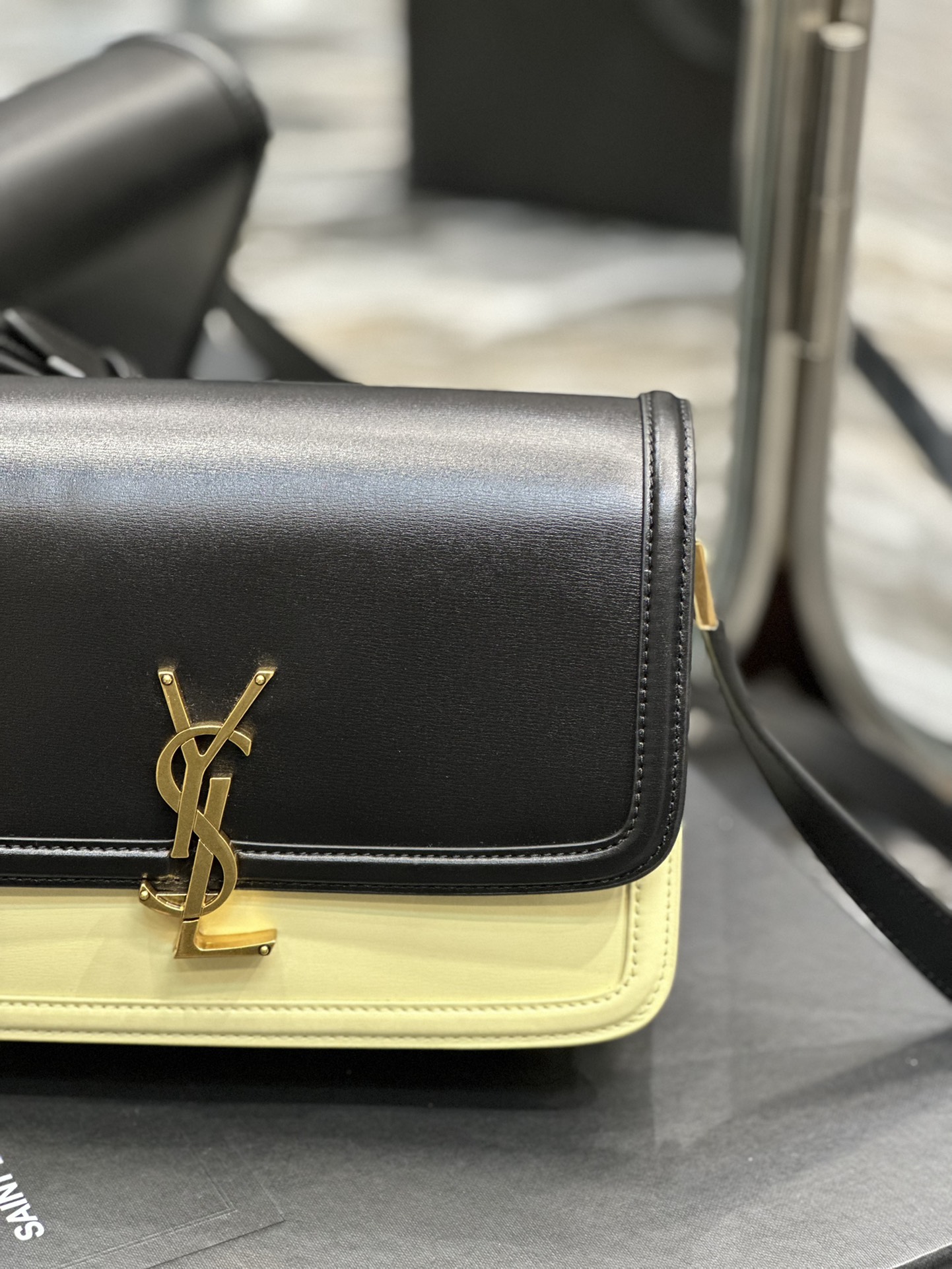 Handbags SAINT LAURENT 634305 size 23x16x6 cm - vstockx