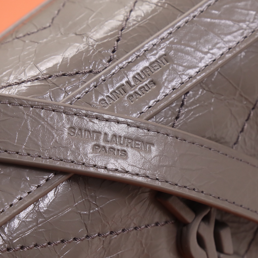 Handbags SAINT LAURENT 533037 size 22x16.5x12 cm - vstockx