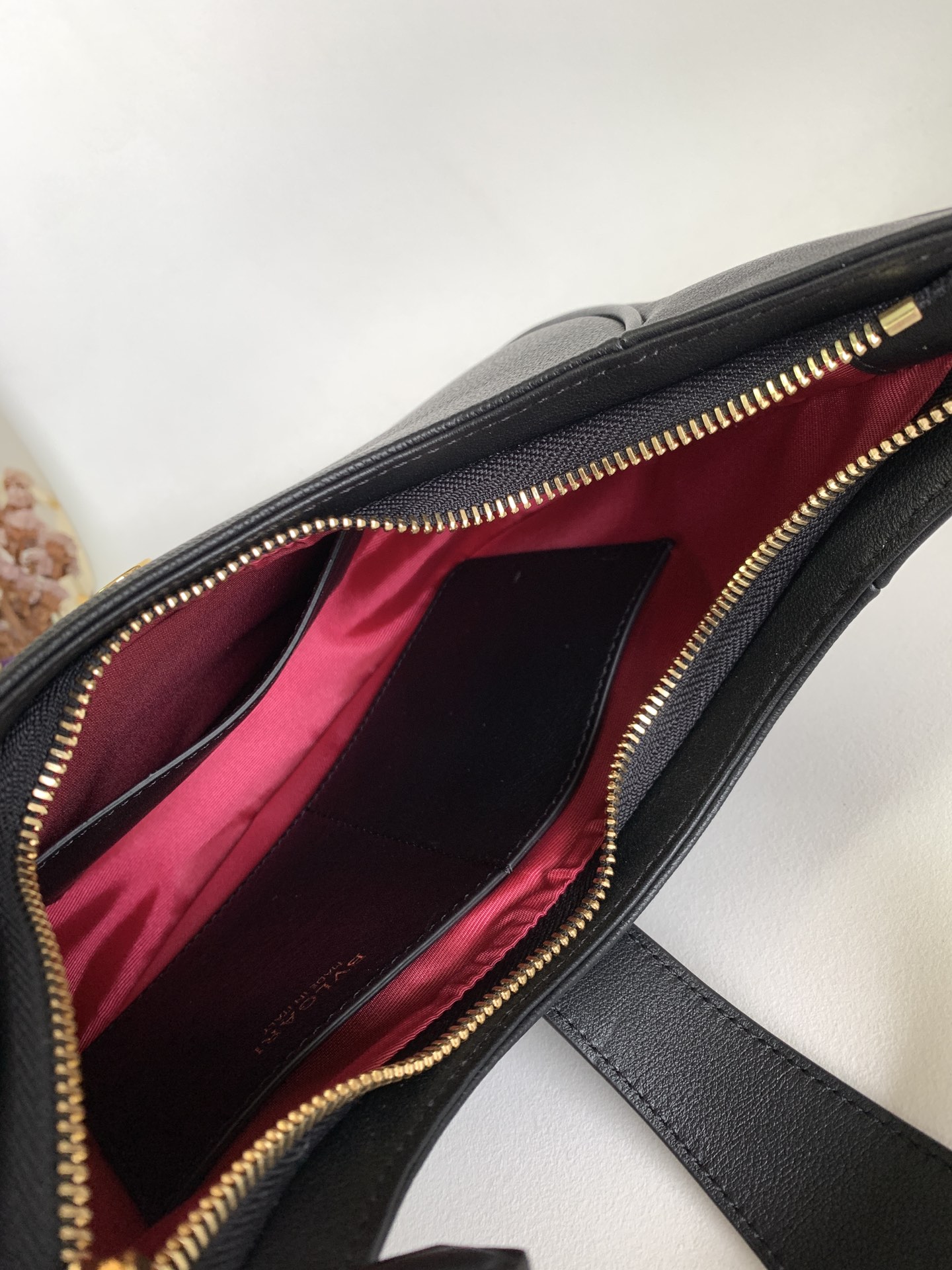 Handbags Bvlgari 2916400511 size:25.5*25*5.5 cm - vstockx