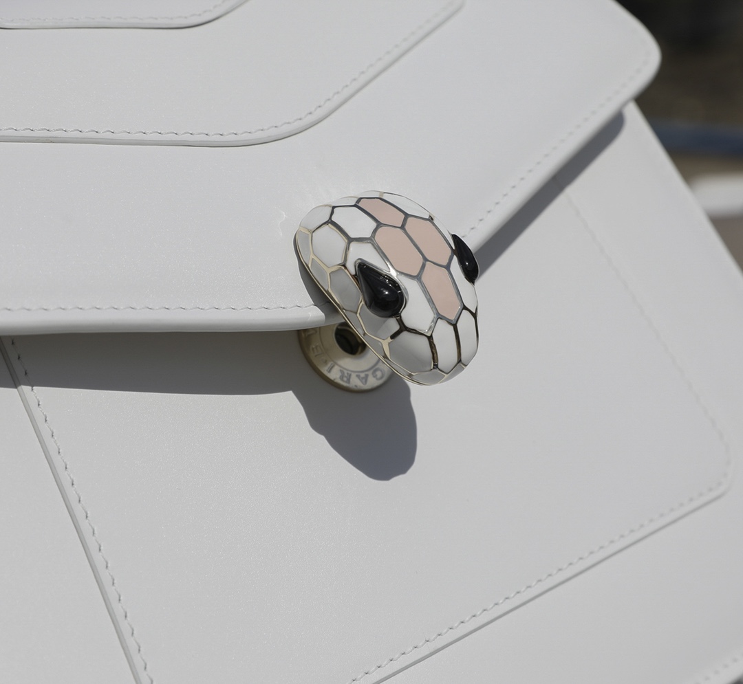 Handbags Bvlgari 3833091150 size:22.5*18.5*11 cm - vstockx