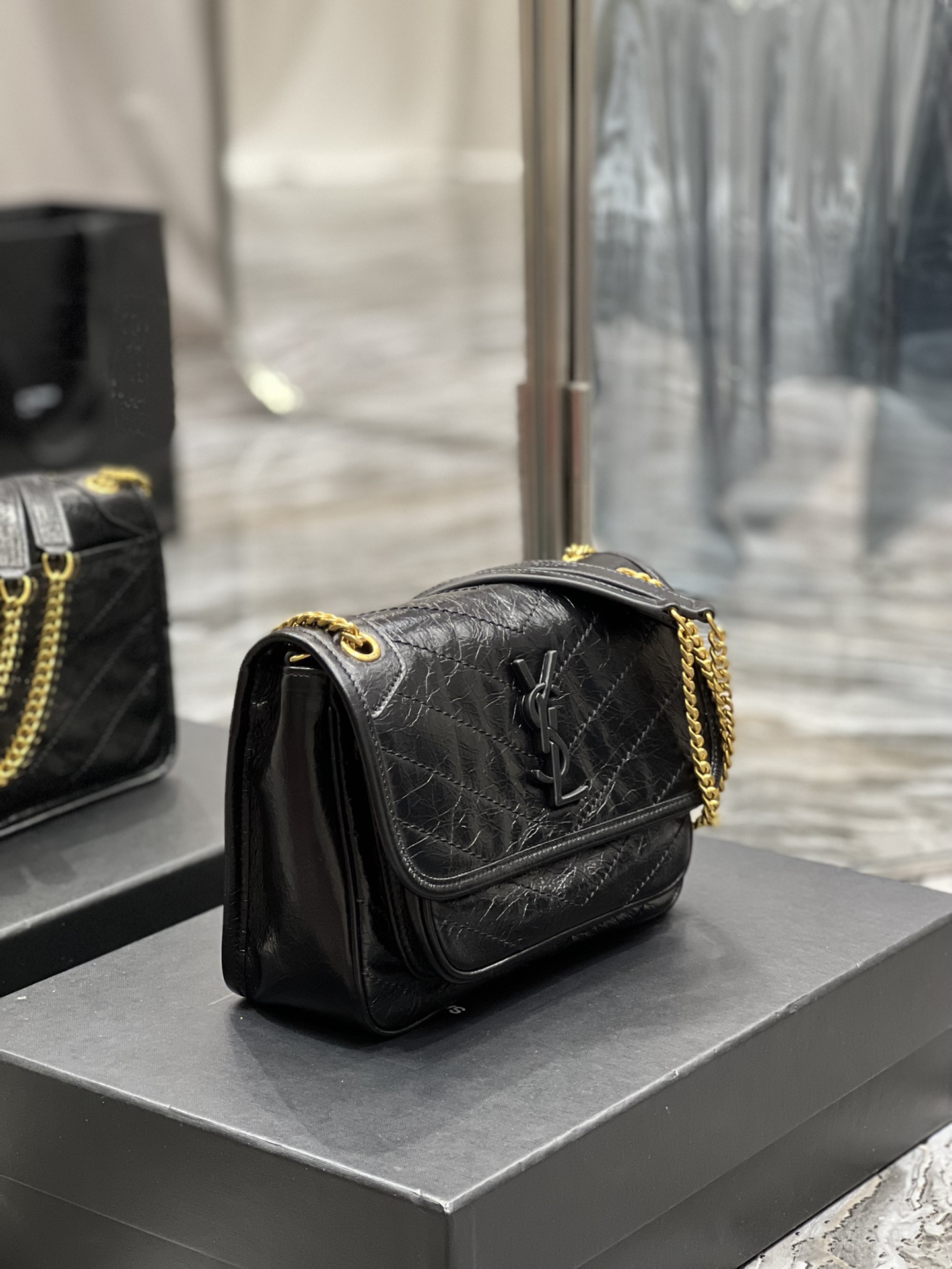 Handbags SAINT LAURENT 633151 size 22  16.5  12 cm - vstockx