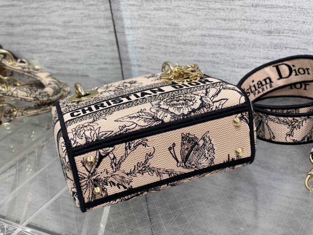 Handbag Dior size 17*7*15 cm - vstockx