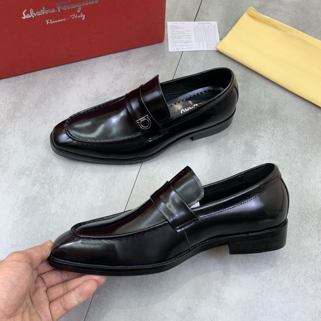 Salvatore Ferragamo Boots 11 - vstockx