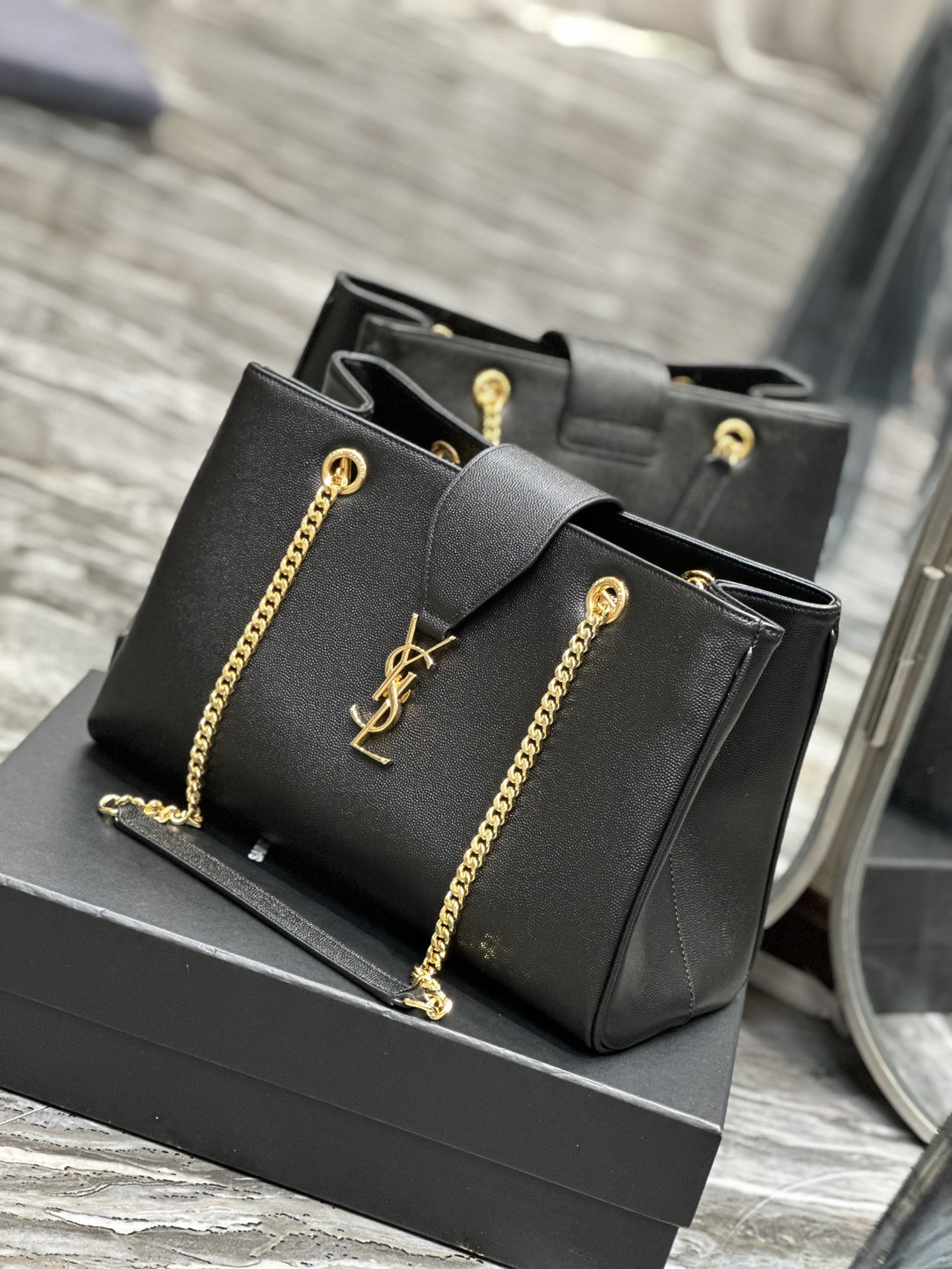 Handbags SAINT LAURENT 668900 size 33  22  15 cm - vstockx