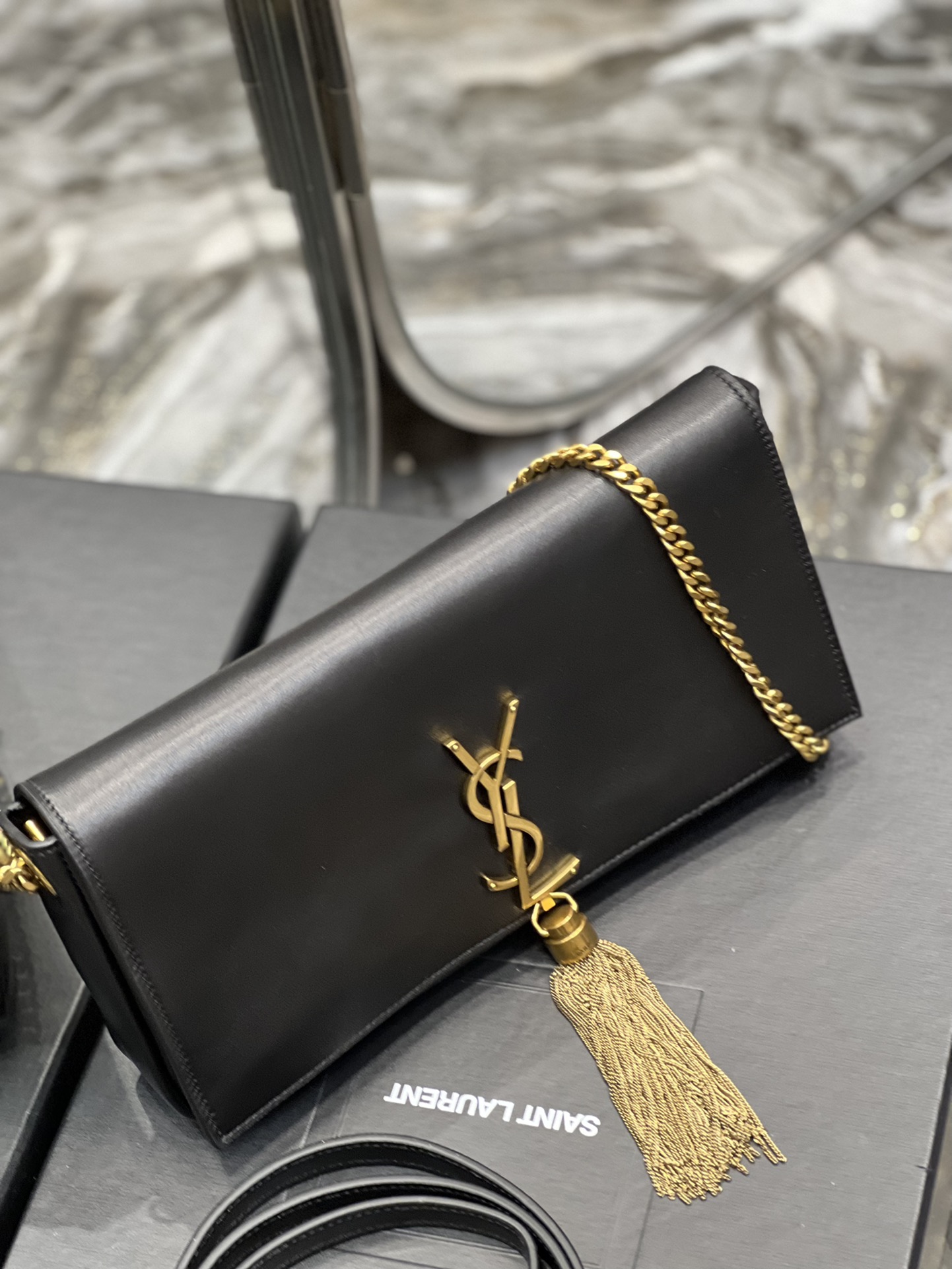 Handbags SAINT LAURENT 604276 size 26x13.5x4.5 cm - vstockx