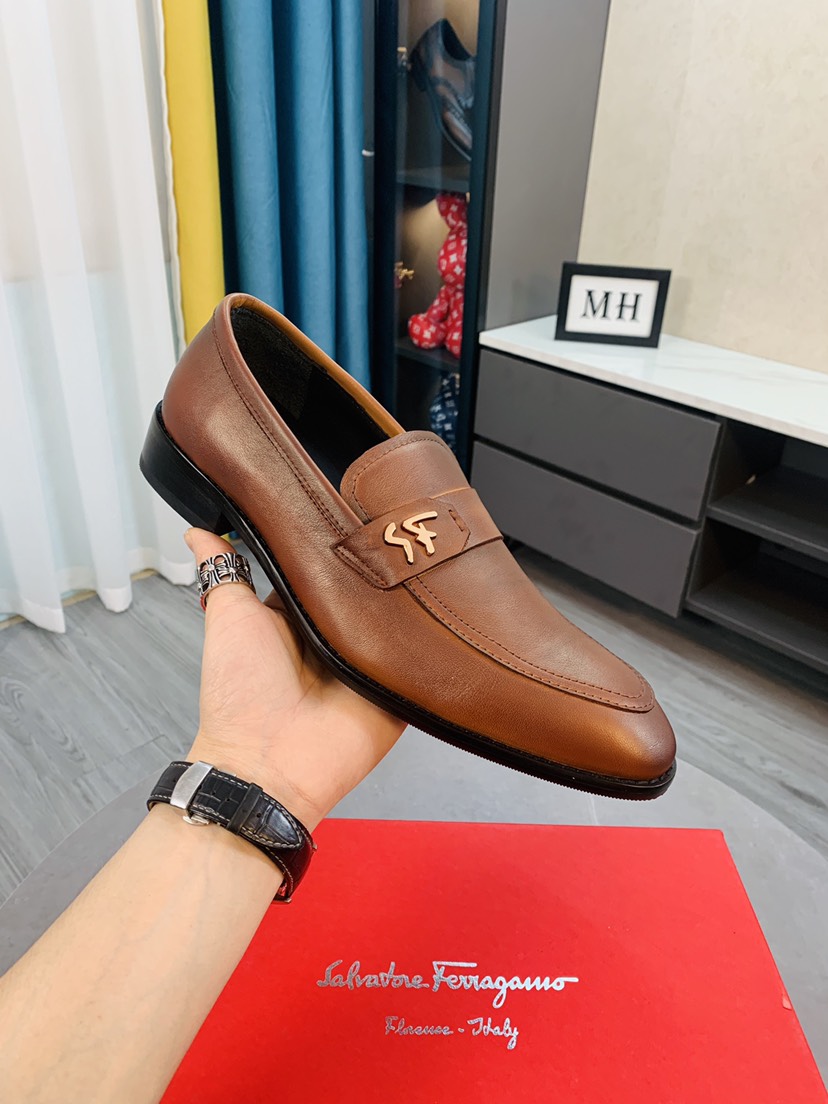 Salvatore Ferragamo Boots 37 - vstockx