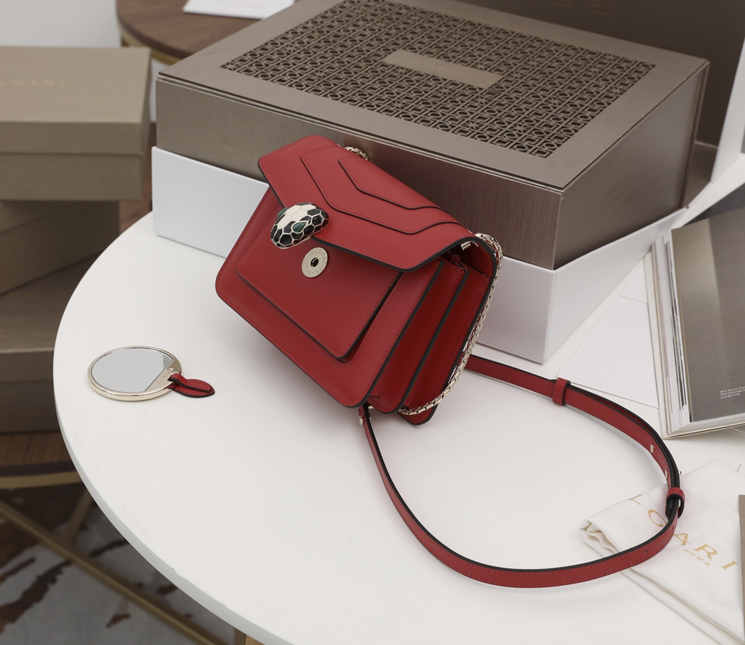 Handbags Bvlgari 2890769950 size:19*13*7 cm - vstockx