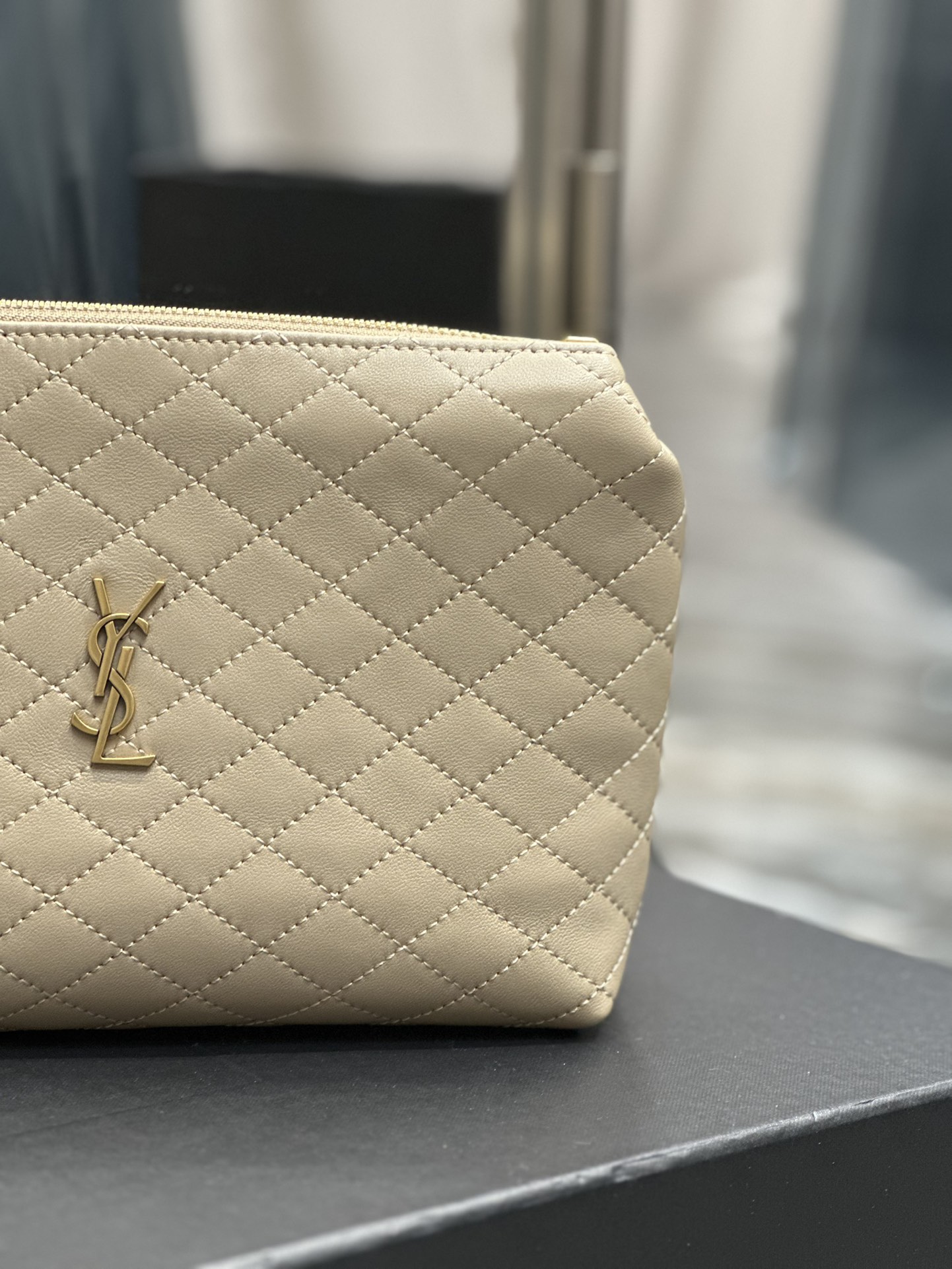 Handbags SAINT LAURENT 733955 size 23  17  5 cm - vstockx