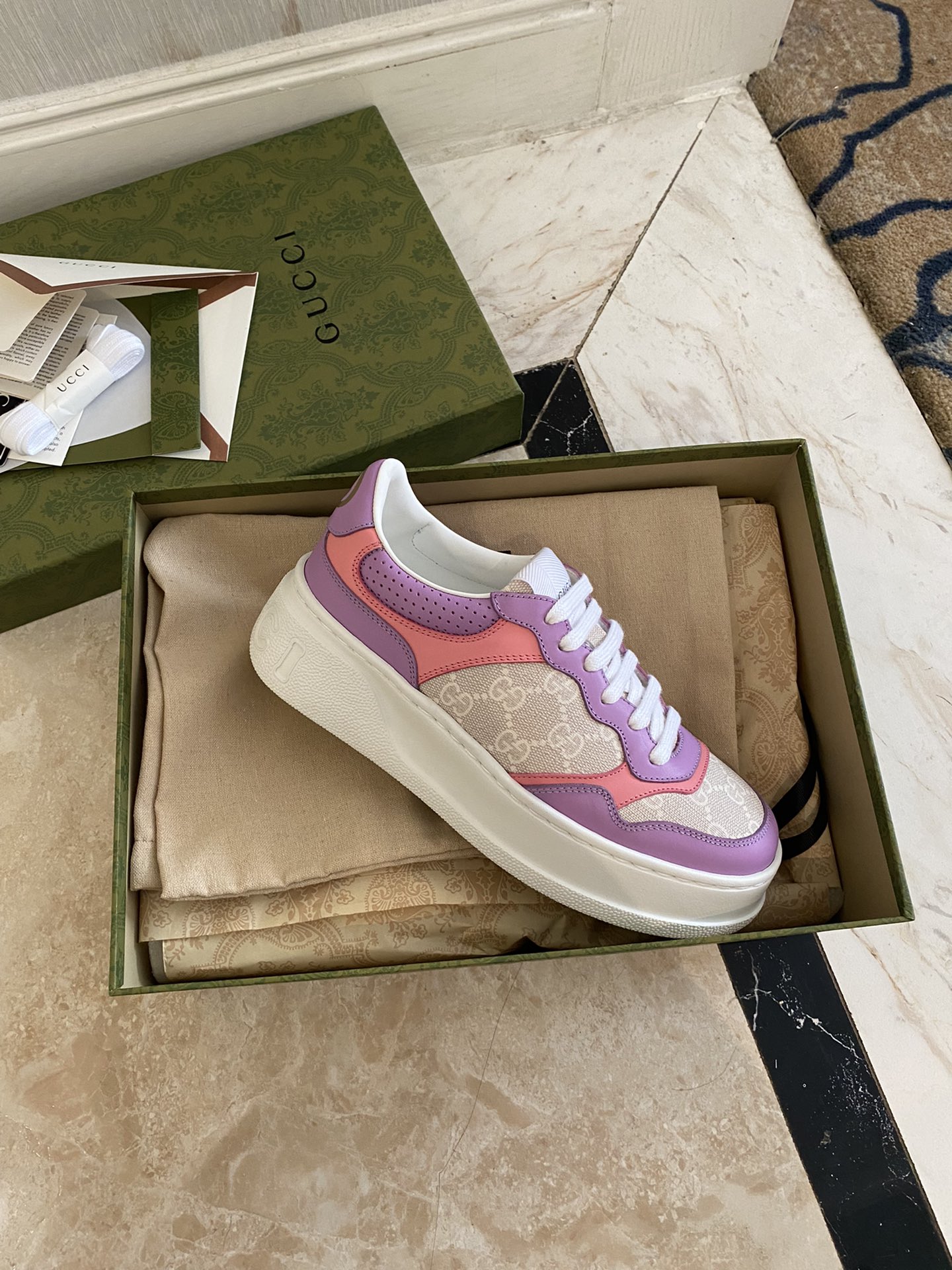 Gucci Women's GG sneaker 2 - vstockx
