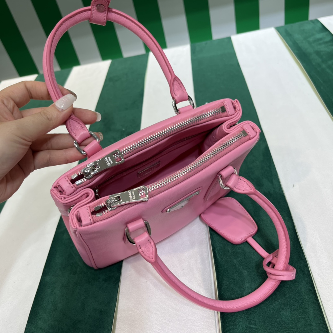 Handbags Prada 1BA906 size:20*14.5*9.5 cm - vstockx